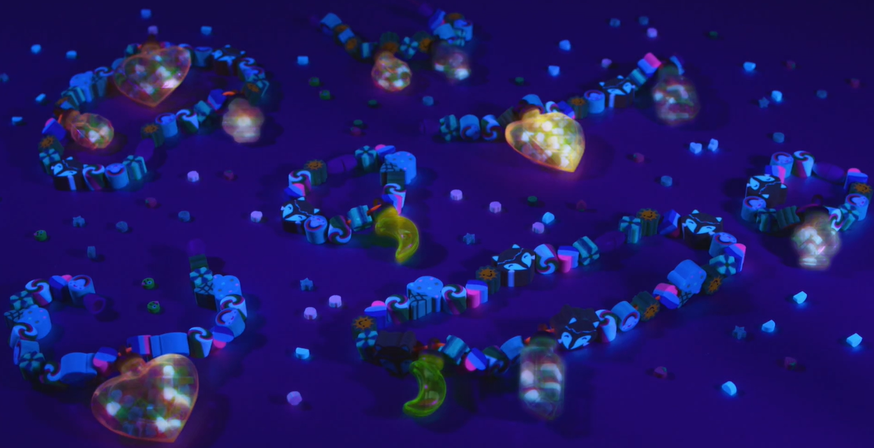 Cutie Stix, création bijoux, enfants, bijoux phosphorescents