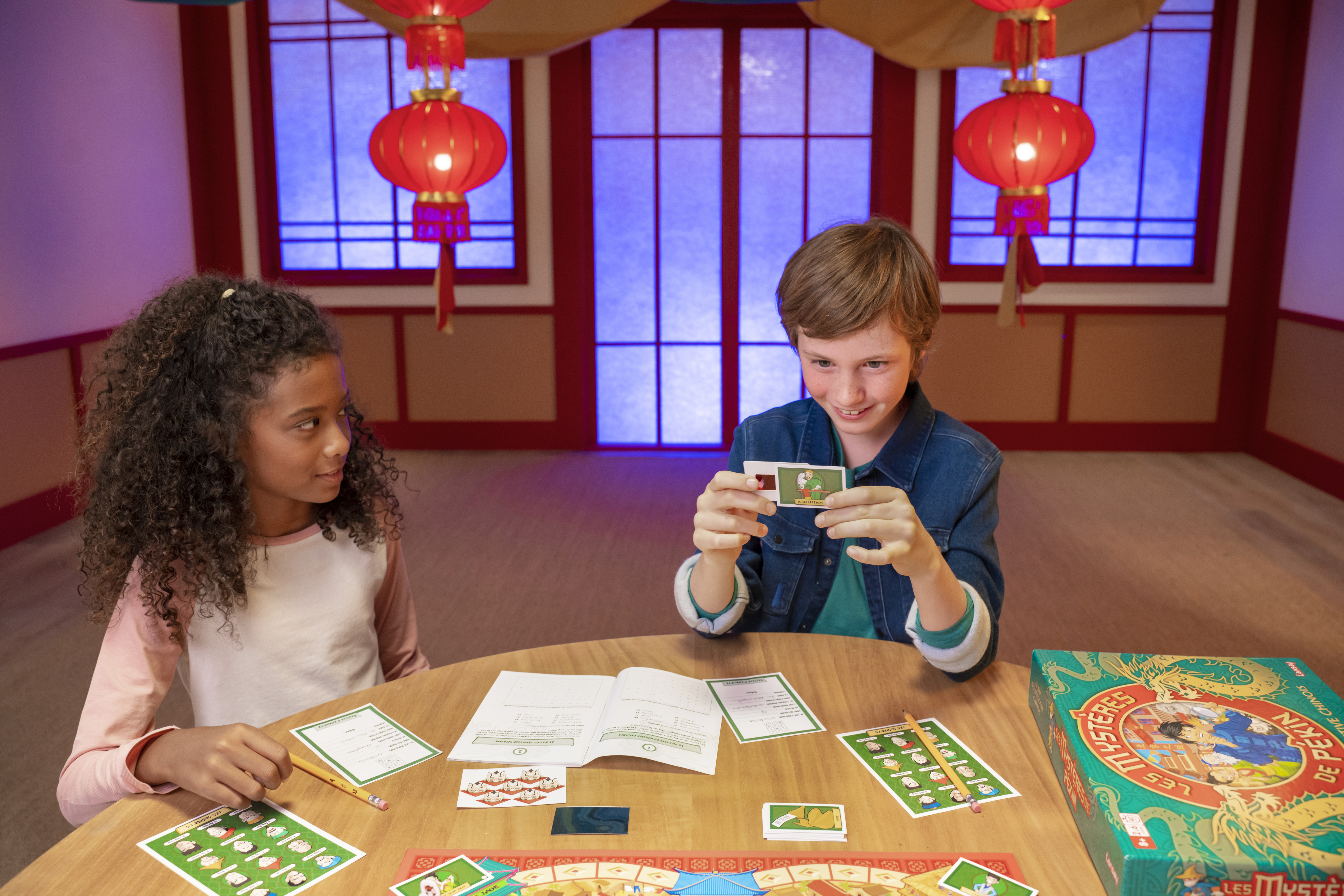 les mystères de pékin, jeu de société, jeu de plateau, énigmes, enquêtes, enfant, famille